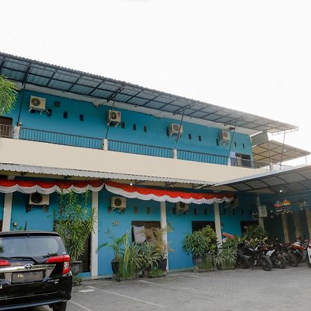 Oyo 1784 Hj. Aniek Residence Madiun Eksteriør billede
