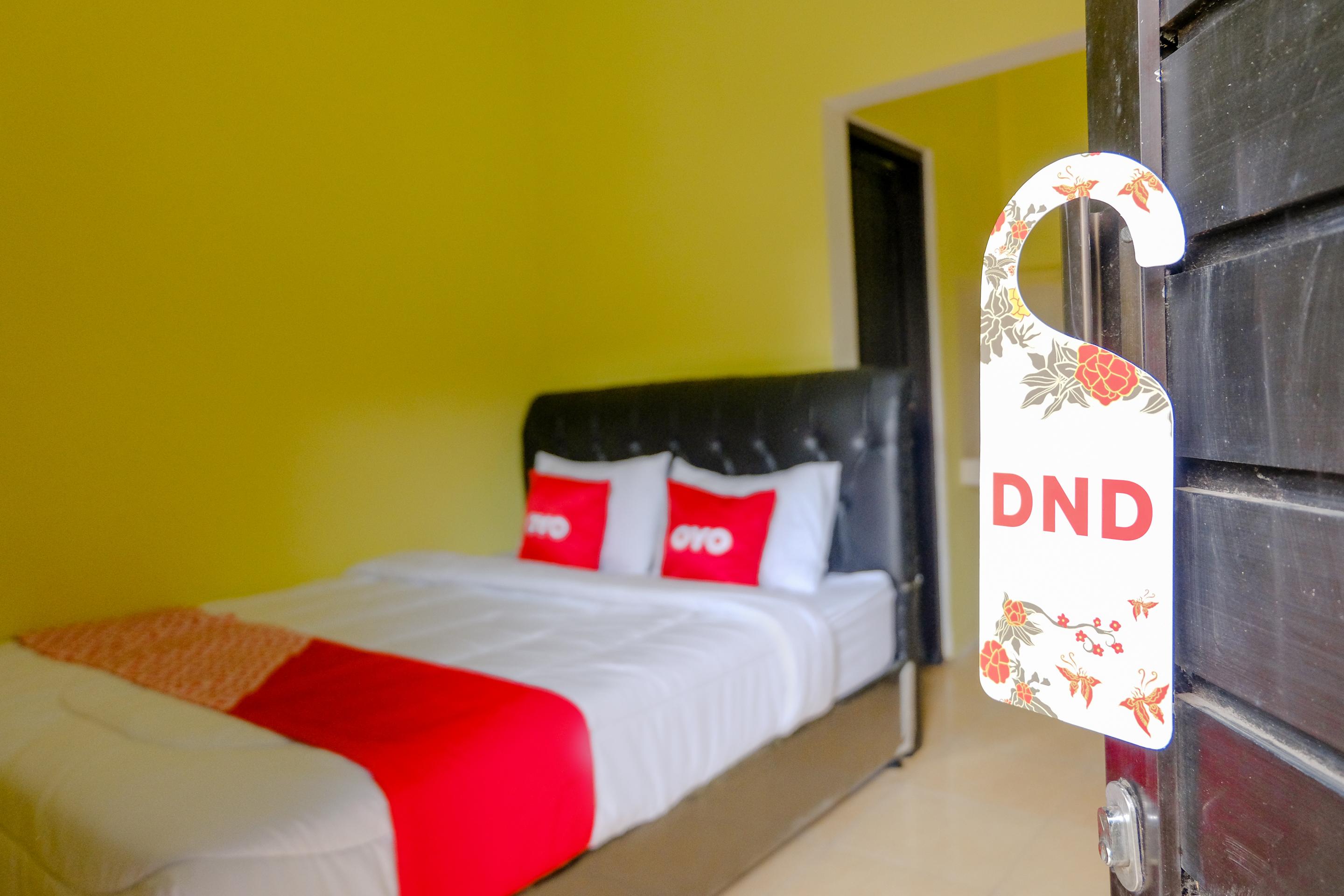 Oyo 1784 Hj. Aniek Residence Madiun Eksteriør billede